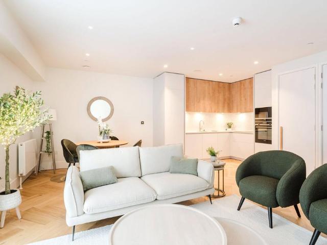 Elder Street, Edinburgh, Midlothian 1 bed apartment to rent £2,000 pcm £462 pw