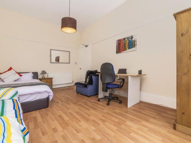 Elderslie Street, Glasgow, G3 4 bed apartment to rent £2,600 pcm £600 pw