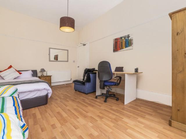 Elderslie Street, Glasgow G3, 4 bed flat to rent, £2,600 pcm | PrimeLocation