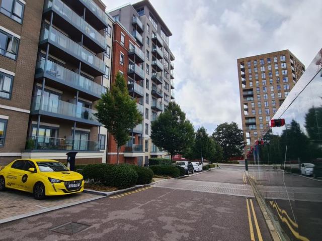 Eldon House, Aerodrome Road. 2 bed flat to rent £1,850 pcm £427 pw
