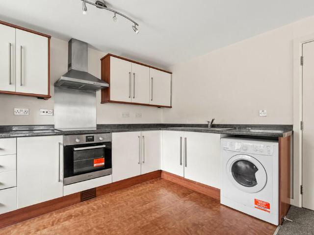 Eldridge Road, London, CR0 2 bed flat to rent £1,700 pcm £392 pw