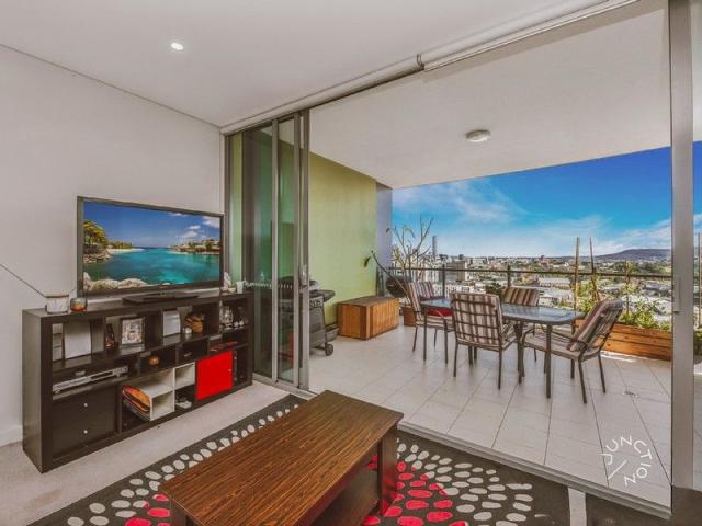 Elevate Your Life: Where the City Noise Stops and Your 21st Floor Calm Begins