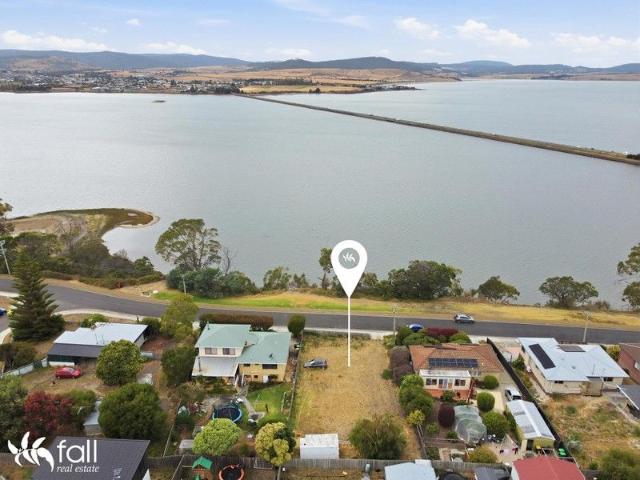 Elevated 721m² Block with Water Views & Development Potential