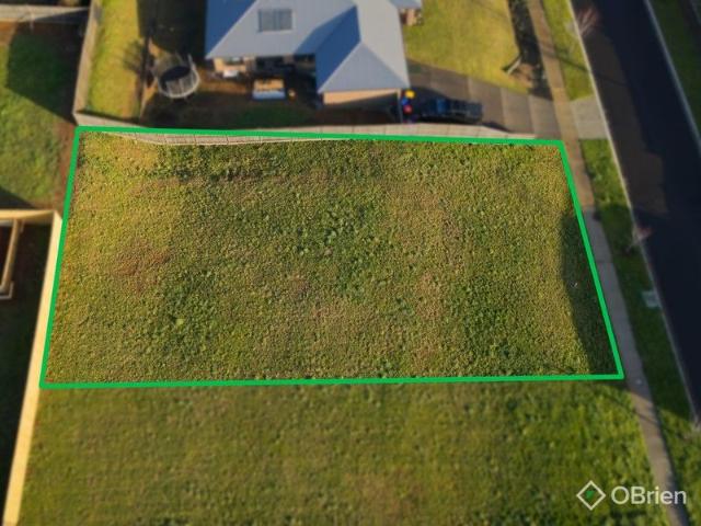 ELEVATED 800M2 LOT TITLED & READY!
