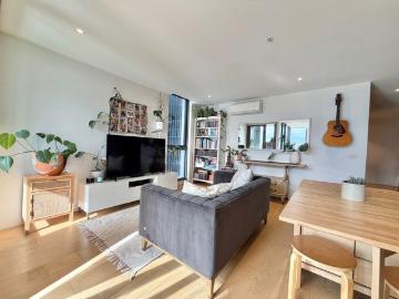 ELEVATED 11TH FLOOR LIVING WITH EXPANSIVE NORTH FACING VIEWS