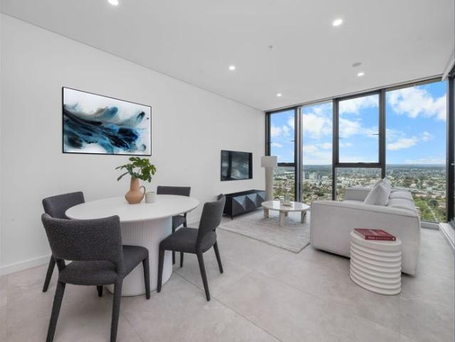 ELEVATED 1 BEDROOM APARTMENT IN PARRAMATTA CBD!