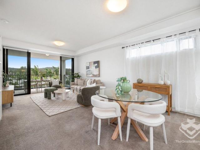 Elevated 2 Bedroom Apartment Steps Away from Westfield Carindale