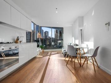 Elevated 2 Bedroom Southbank Apartment with Balcony & City Lifestyle