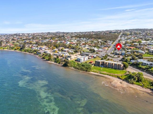 Elevated 3 Bedroom Home with Bay Views Close to Port Lincoln CBD