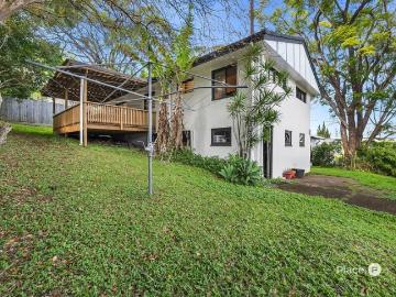 ELEVATED TARINGA LIVING WITH CITY FRINGE CONVENIENCE