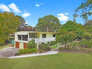 Elevated Tenterfield Retreat Nestled in Established Gardens