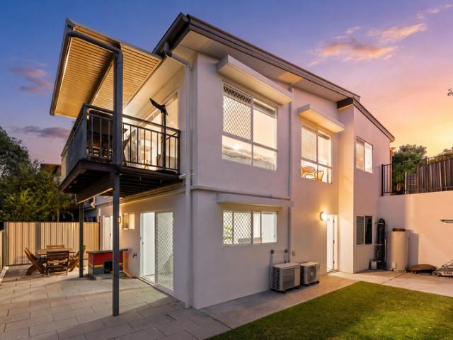 Elevated Townhouse Living with Panoramic Gold Coast Views