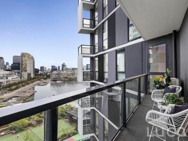 ELEVATED TWO BEDROOM LIVING WITH HARBOUR GLIMPSES