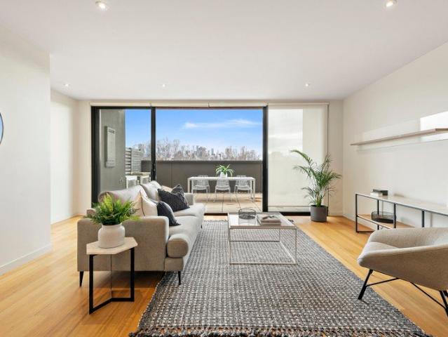 ELEVATED TWO STOREY LIVING WITH ENTERTAINER'S TERRACE & CITY VIEWS