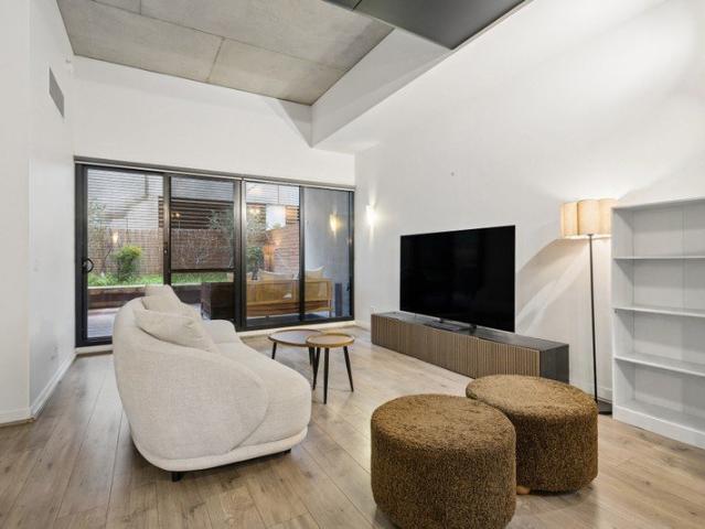 Elevated Urban Sanctuary: Renovated Designer Living with an Expansive 45.5m2 Private Terrace