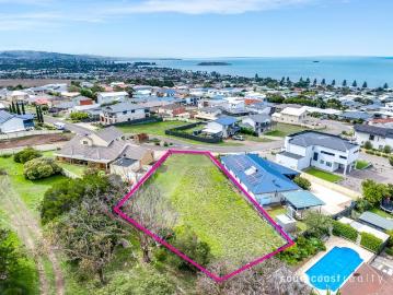 ELEVATED VACANT LAND IN DESIRABLE POCKET