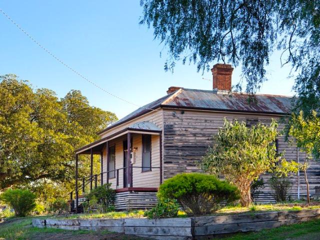 Elevated Victorian with grand proportions 6 main rooms and endless potential