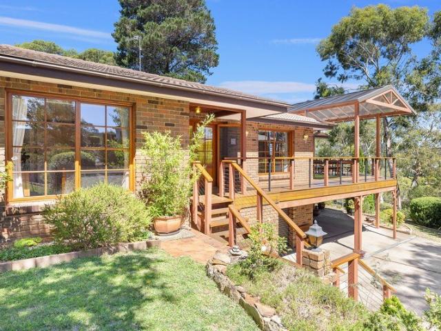 Elevated Views In A Native Bush Setting!