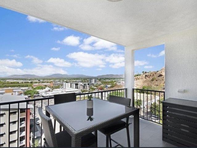 Elevated views of the city and QLD Country Bank Stadium!