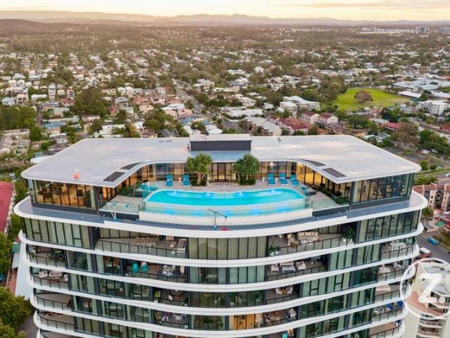 Luxury Waterfront Sky Home with Unrivalled Broadwater Views Motivated Vendor Invites Offers