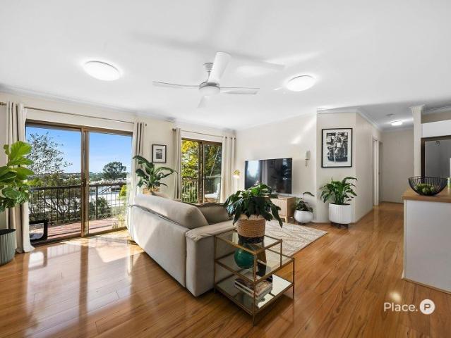 Elevated Wooloowin Retreat with Panoramic District Outlooks