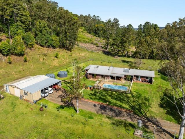 Elevated Acreage, Separate Accommodation & Exceptional Lifestyle Versatility