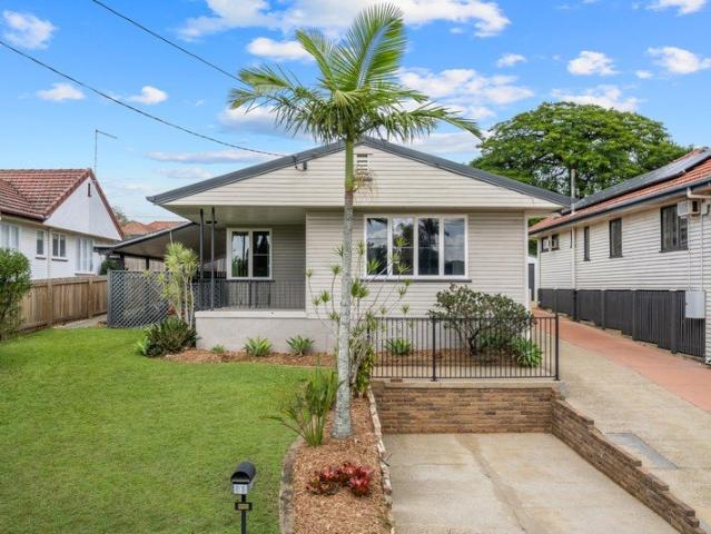 Elevated, Air Conditioned Family Home with 10kW Solar System!