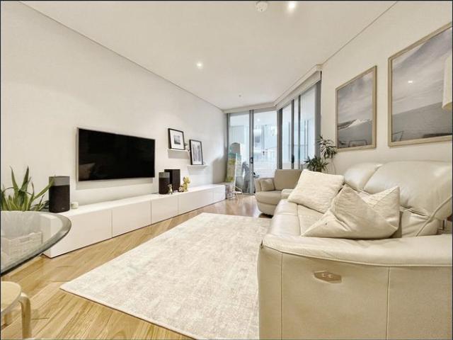 Elevated And Spacious One Bedroom Apartment Plus Multipurpose Room