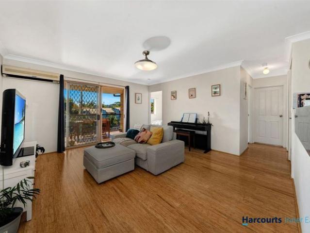 Elevated and Sunny Morningside Location!