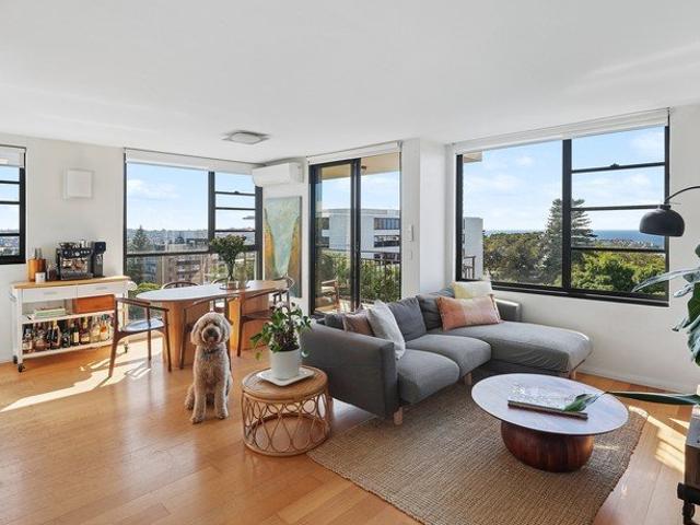 Elevated Apartment In The North East Corner With Ocean And Harbour Views