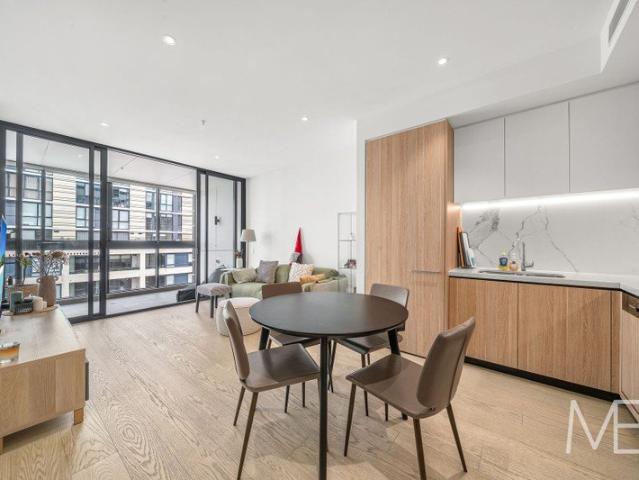 ELEVATED APARTMENT WITH STUDY & EXPANSIVE VIEWS