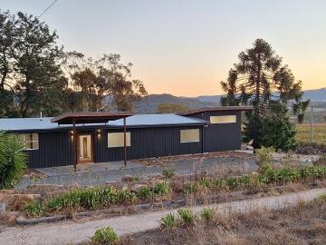 Elevated Ballandean Lifestyle 10 Acres, Stunning Views & a Beautifully Renovated Home