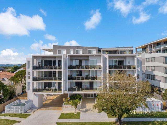 ELEVATED BAYSIDE LIVING WITH NORTH FACING MORETON BAY VIEWS