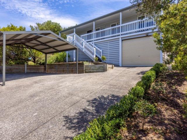 FAMILY HOME WITH MULTIPURPOSE ROOM / MUSIC STUDIO