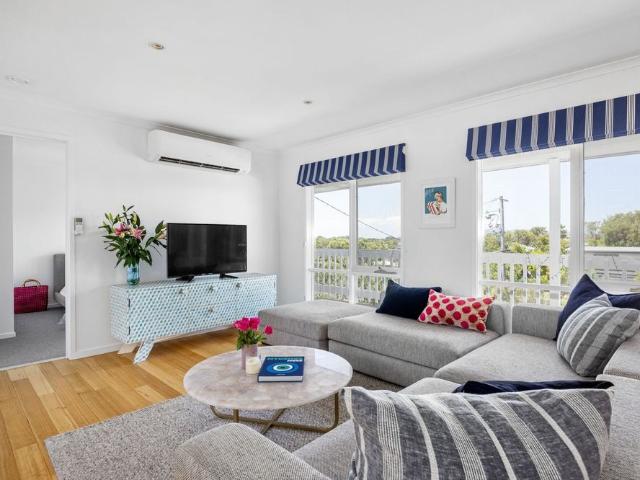 FAMILY HOME WITH MULTIPURPOSE ROOM / MUSIC STUDIO