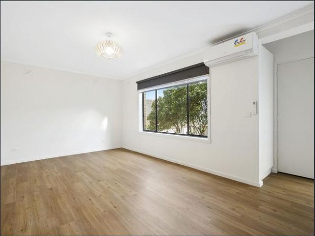 Elevated Beleura Hill Living with Bay Glimpses
