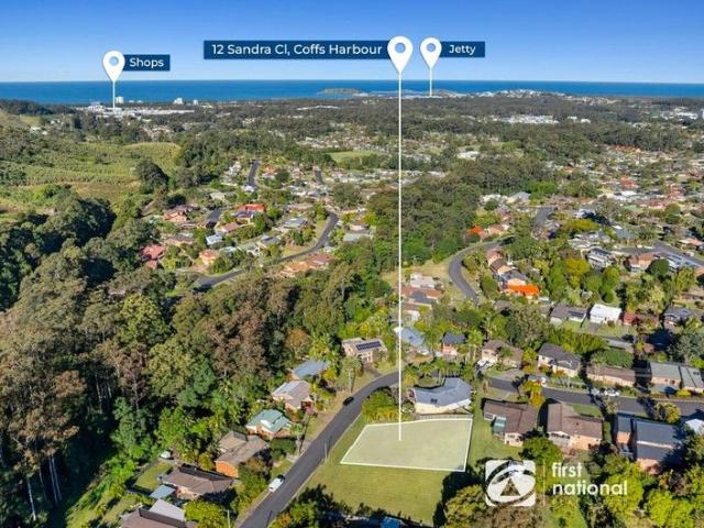 Elevated parcel capturing hinterland and district views, moments from town