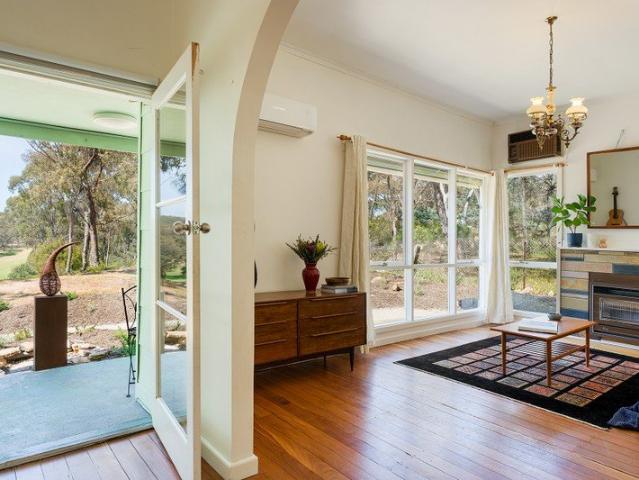 Elevated Bushland Views, Castlemaine on your Doorstep