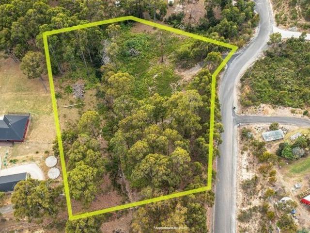 Over 2 Acres of Peace and Possibility in Tightly Held Tugrah Just Minutes from Devonport