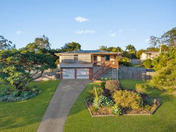 Elevated Camira Classic Solid 2 Storey Home + Large Shed on a 961m2 Corner Block!