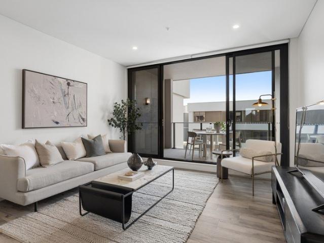Elevated Capri Living with Water & Parkland Views