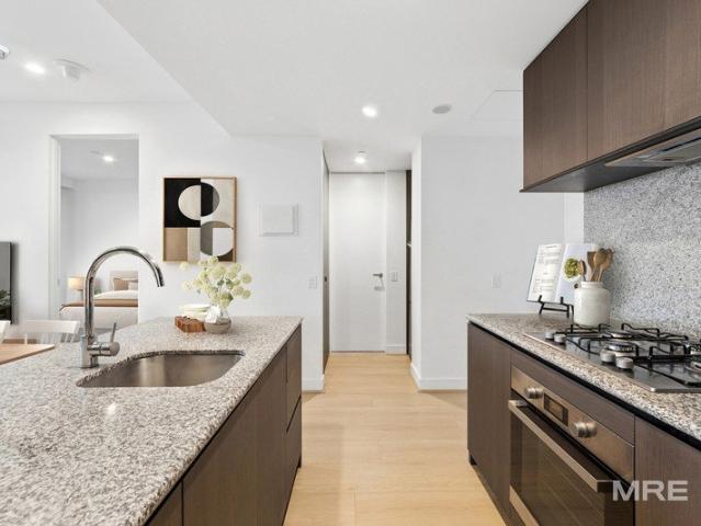 Elevated Carlton Living with Panoramic City Views