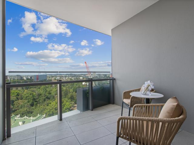 elevated cbd living | city views | walk to queen's wharf