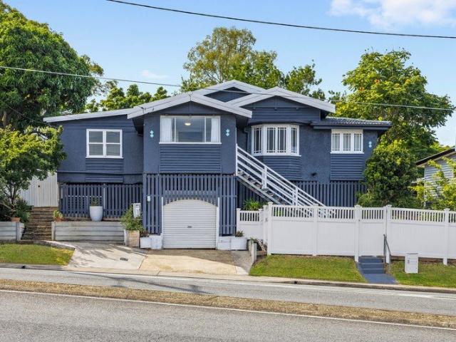 Elevated character home in sought after school catchments