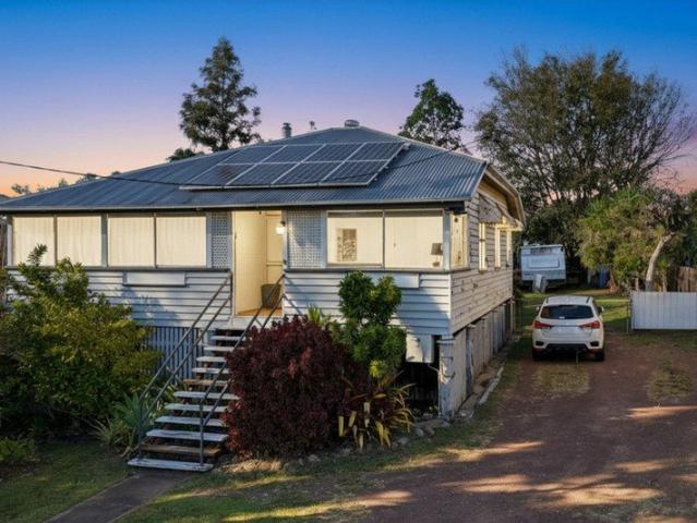 Elevated Charm on 817m² Just 7 Minutes from Ipswich CBD