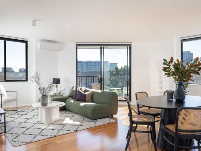 Elevated city living with iconic harbour outlooks