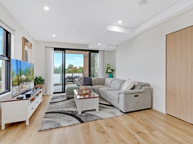 Modern Sophistication in the Heart of Asquith