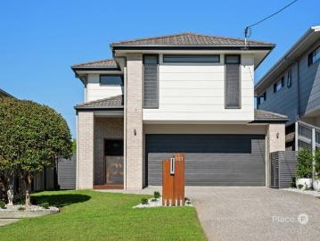 Elevated Contemporary Family Living in a Premium Lifestyle Location