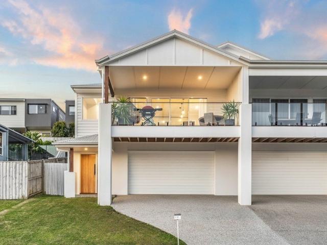 Elevated Contemporary Living in Lennox Head's Epiq Estate