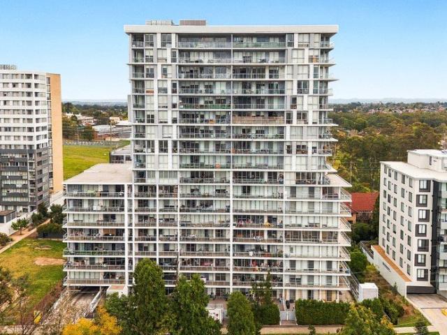Elevated contemporary living with Sydney CBD outlook